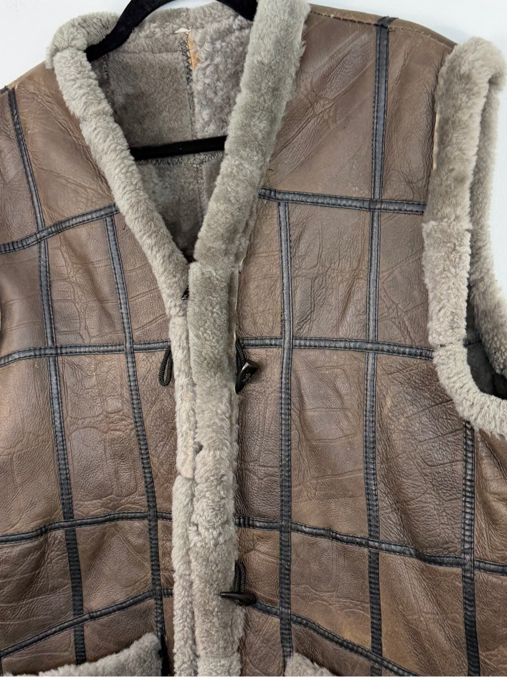 Vintage 70s 80s boxy brown black leather shearling oversized patchwork vest - Picture 6 of 17